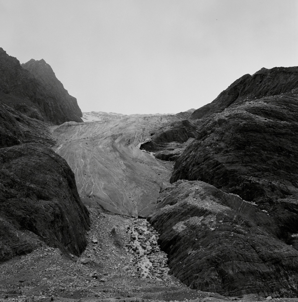 http://www.szarakamienica.pl//public/picture/Winter%20is%20coming/Lena%20Dobrowolska,%20fotografia%20z%20cyklu%20W%20czasach%20lodowcow,%202013.jpg